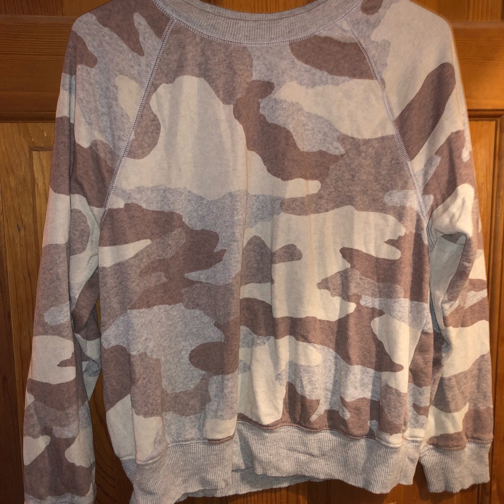 American Eagle Camo Sweatshirt